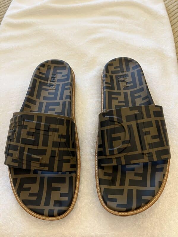 fendi logo embossed Mens slides Size 45.5 - Image 2