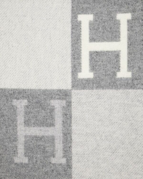 Hermes Avalon Throw Blanket Grey and White - Image 2