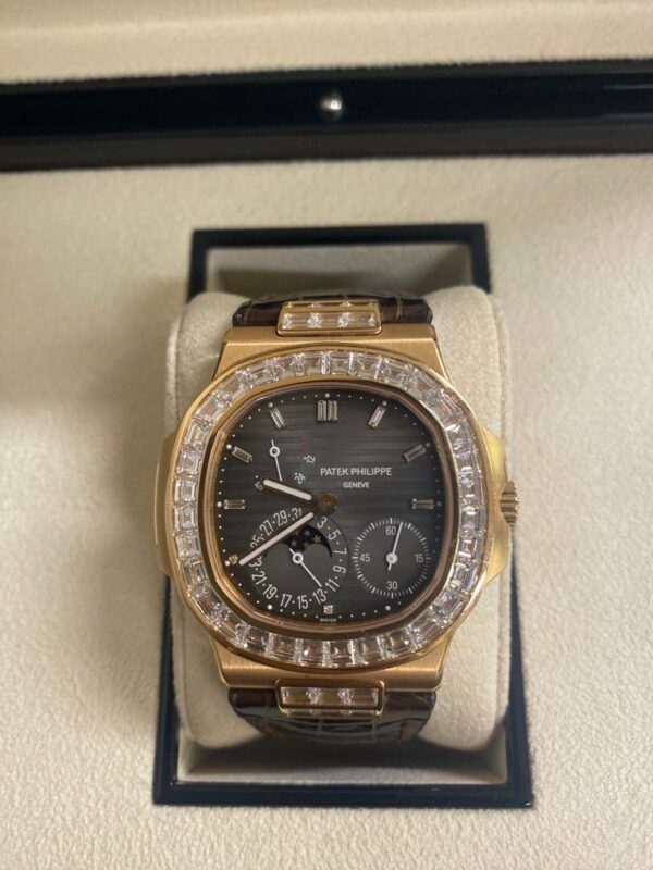Patek Philippe Nautilus Moonphase 5724R-001 40mm Crocodile Strap Rose Gold - Image 2