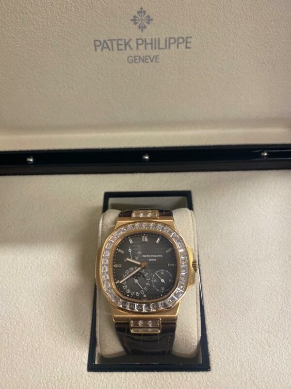 Patek Philippe Nautilus Moonphase 5724R-001 40mm Crocodile Strap Rose Gold - Image 3