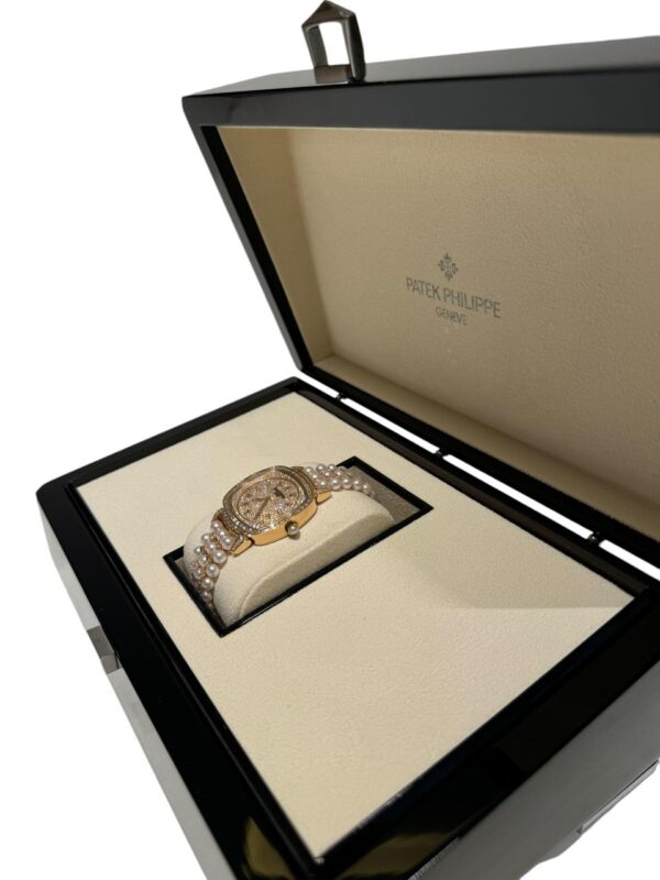 Patek Philippe Gondolo 31mm x 34.8 mm 7042/100R-010 Haute Joaillerie Diamonds Paved Dial Akoya Pearls and rose Gold Bracelet - Image 5