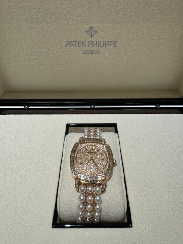 Patek Philippe Gondolo 31mm x 34.8 mm 7042/100R-010 Haute Joaillerie Diamonds Paved Dial Akoya Pearls and rose Gold Bracelet - Image 6