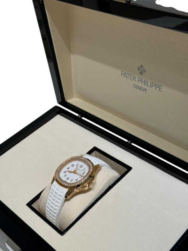 Patek Philippe Aquanaut Quartz 38.8mm 5269/200R White Strap Diamonds - Image 5