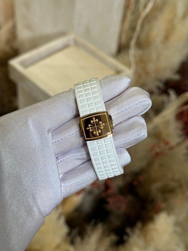 Patek Philippe Aquanaut Quartz 38.8mm 5269/200R White Strap Diamonds - Image 3