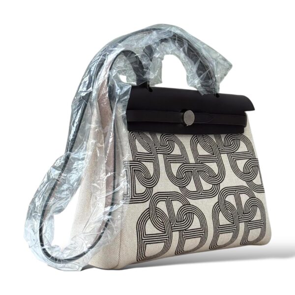 Hermes Herbag Zip 31 ébène/écru/beige Canvas PHW - Image 2