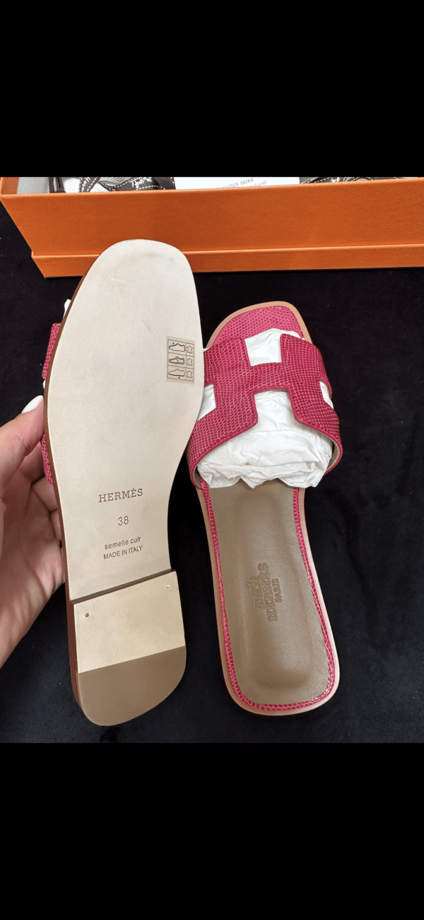 Hermes Oran 38 EU Rose Pétale Lizard Sandals - Image 2