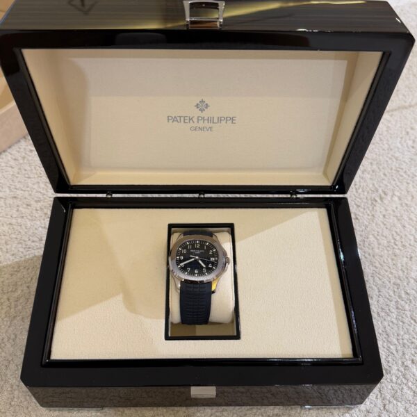 Patek Philippe Aquanaut 42.2mm 5168G White Gold Blue Embossed Dial Blue Composite Strap ''Midnight Blue'' - Image 3