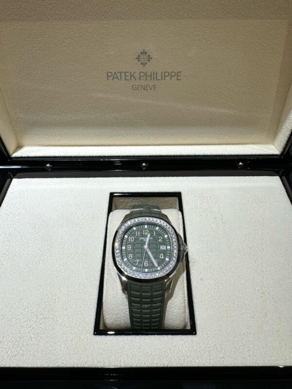 Patek Philippe Aquanaut 42.2mm 5168G-010 Khaki Green Dial White Gold Case Rubber Khaki Straps - Image 3